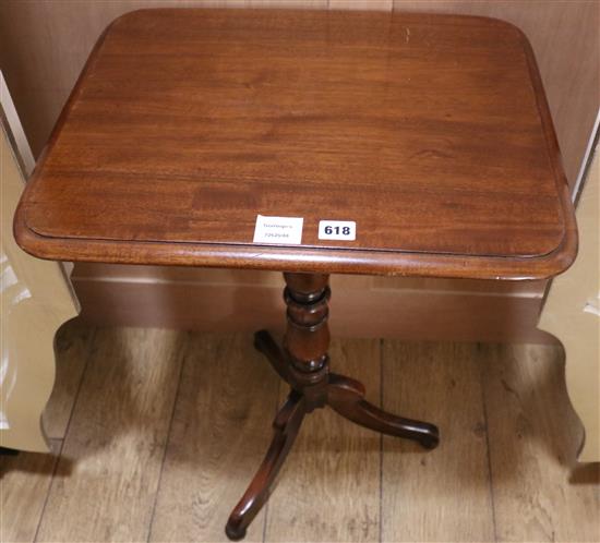 An early Victorian mahogany tilt top wine table, W.53cm